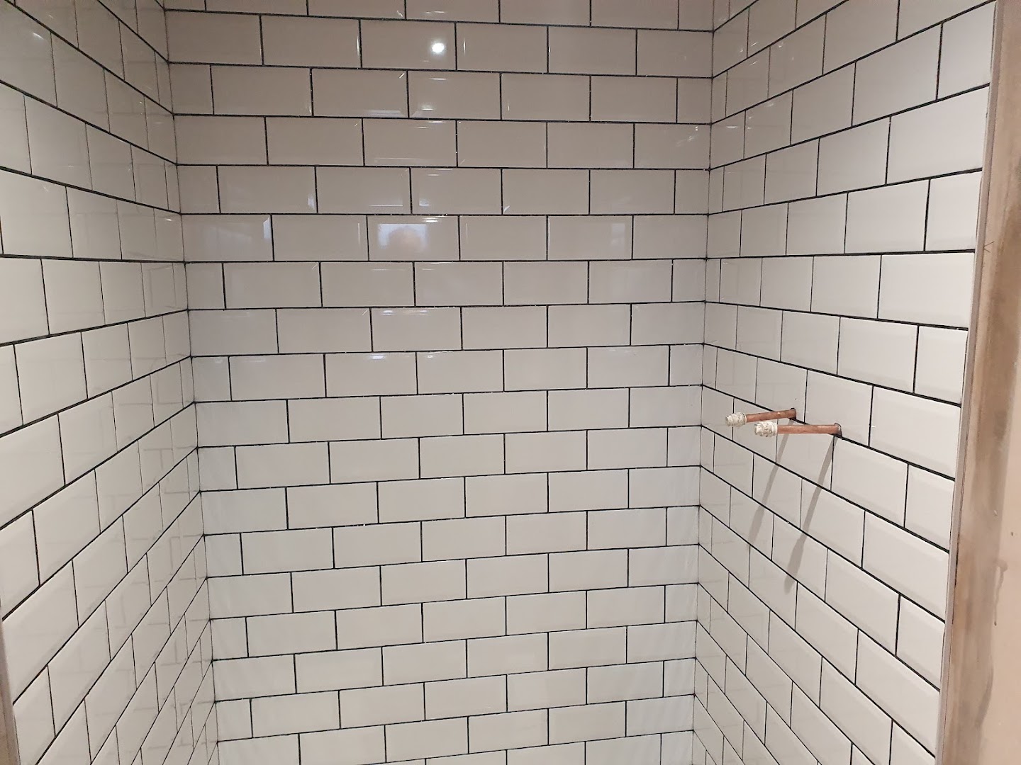 P Hindes. Quality tiling — Photos 3